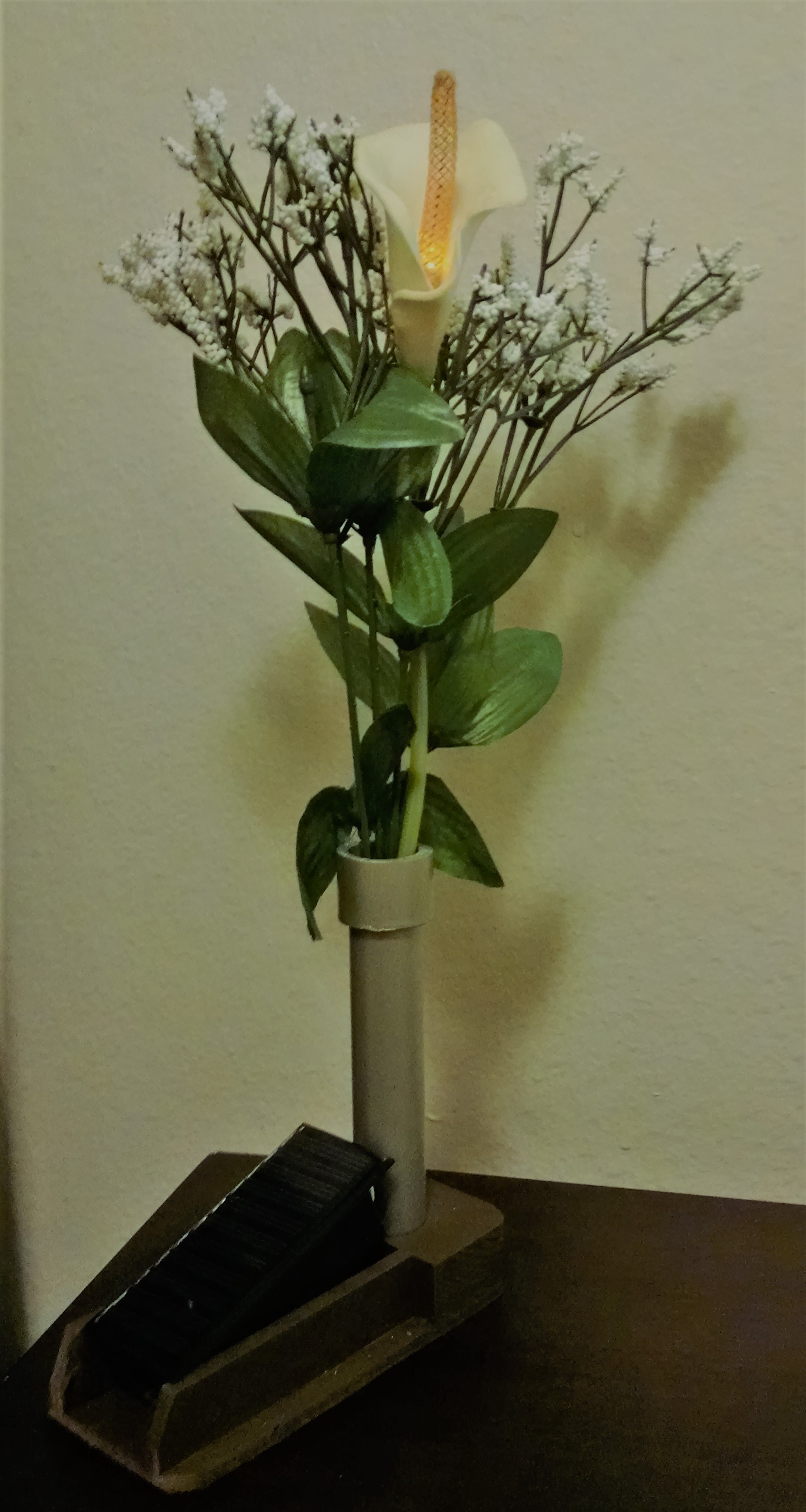 Solar-Rechargeable Decorations